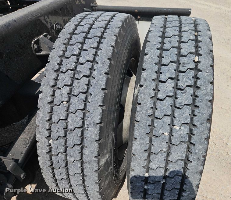 image for item EB8216 2018 Kenworth T680 semi truck