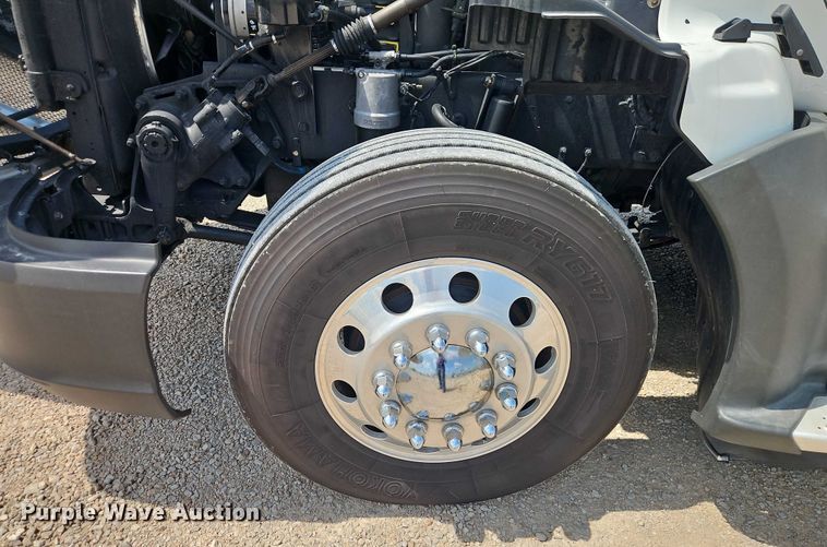 image for item EB8216 2018 Kenworth T680 semi truck