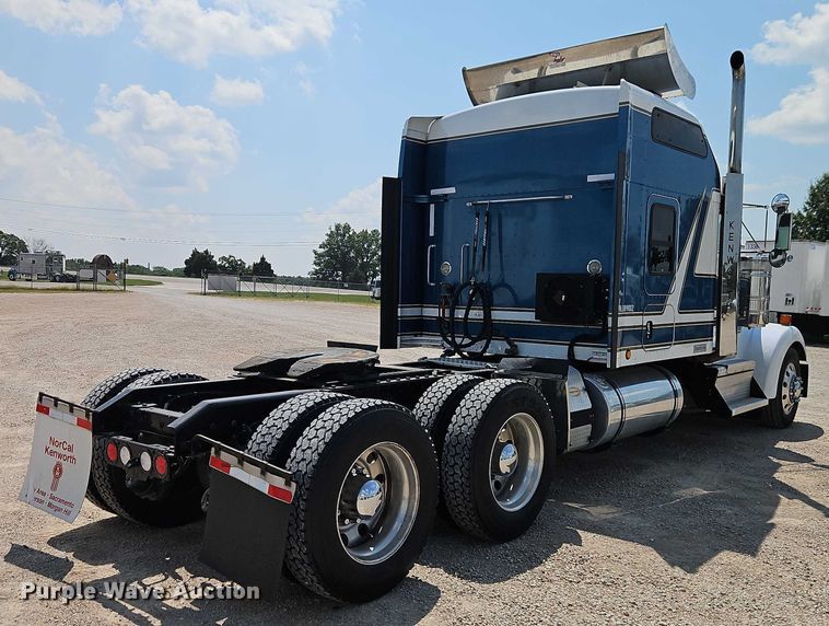 image for item EB8217 2018 Kenworth W9 Series semi truck