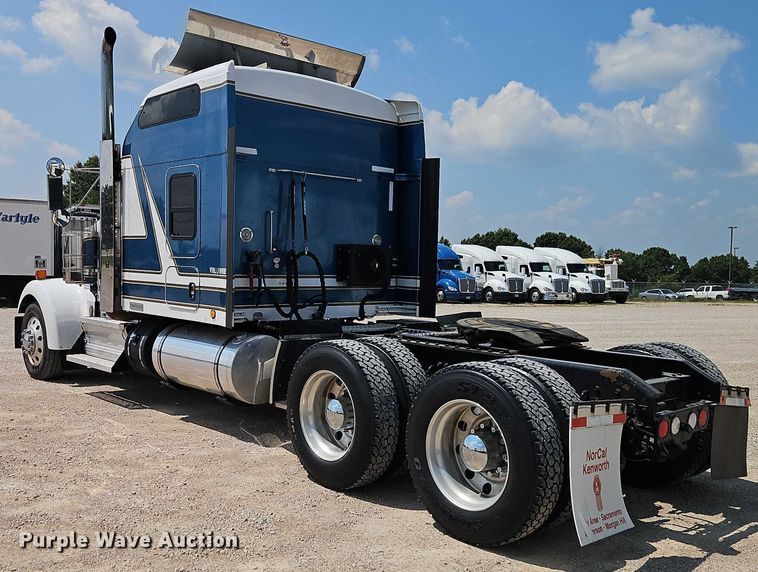 image for item EB8217 2018 Kenworth W9 Series semi truck