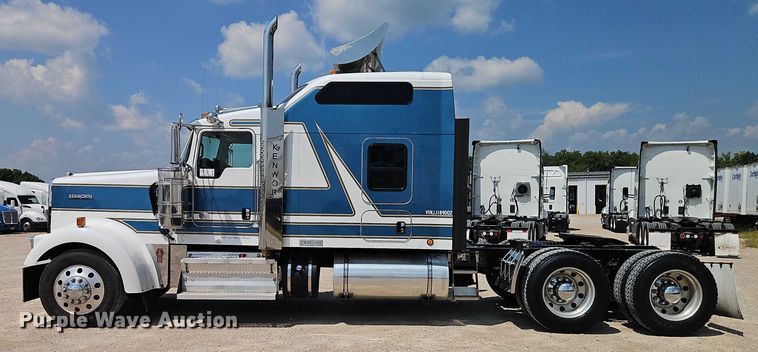 image for item EB8217 2018 Kenworth W9 Series semi truck