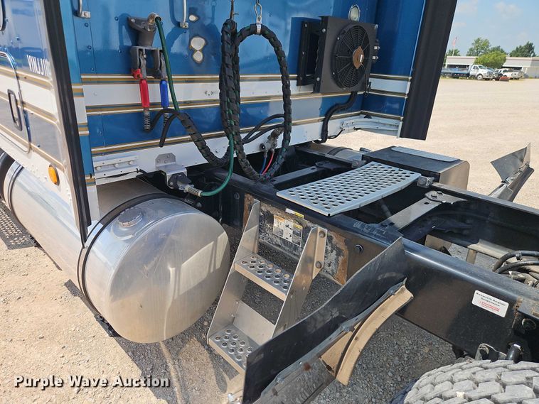 image for item EB8217 2018 Kenworth W9 Series semi truck