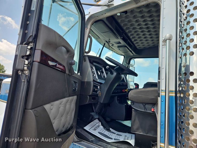 image for item EB8217 2018 Kenworth W9 Series semi truck