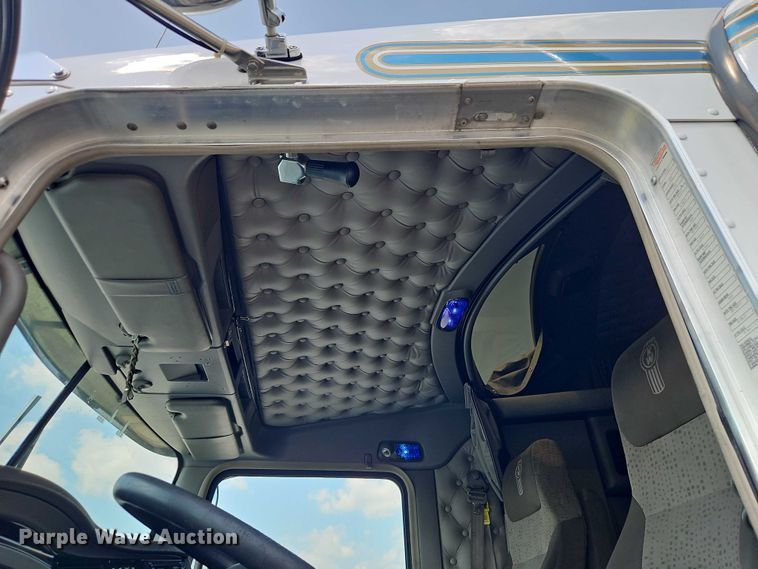 image for item EB8217 2018 Kenworth W9 Series semi truck