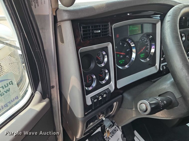 image for item EB8217 2018 Kenworth W9 Series semi truck