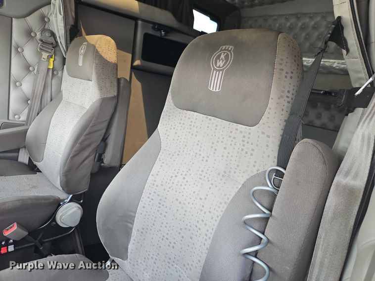 image for item EB8217 2018 Kenworth W9 Series semi truck