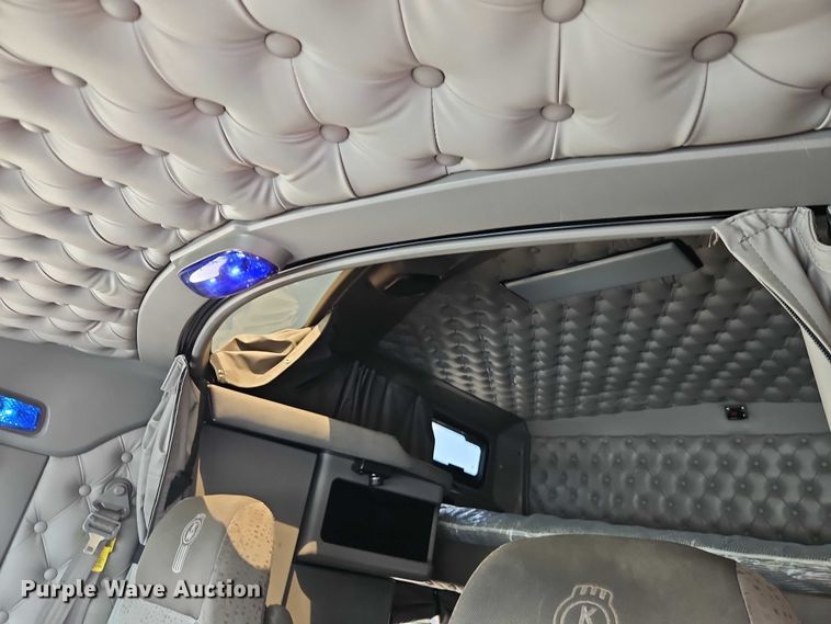 image for item EB8217 2018 Kenworth W9 Series semi truck