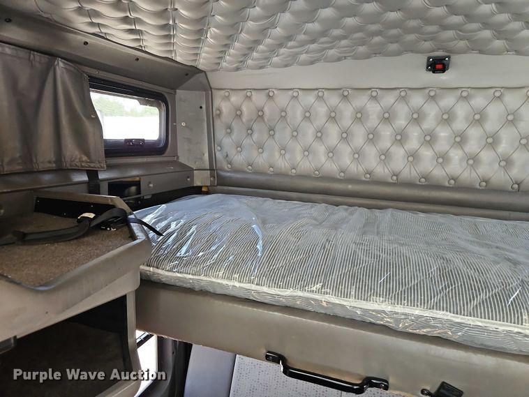 image for item EB8217 2018 Kenworth W9 Series semi truck