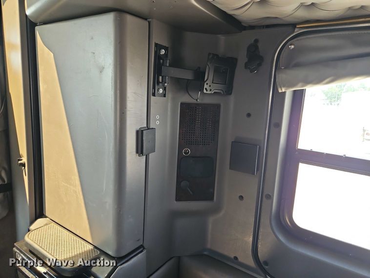 image for item EB8217 2018 Kenworth W9 Series semi truck