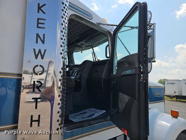 image for item EB8217 2018 Kenworth W9 Series semi truck