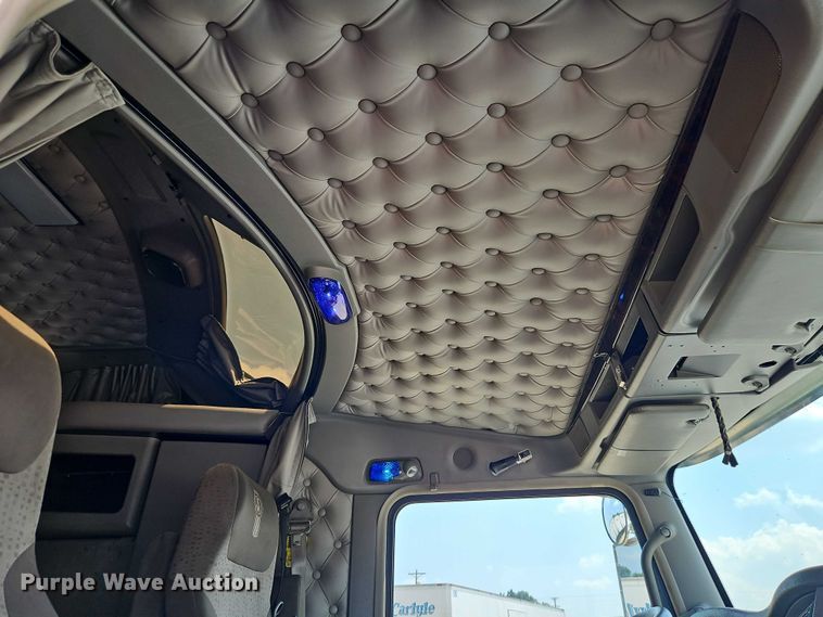 image for item EB8217 2018 Kenworth W9 Series semi truck