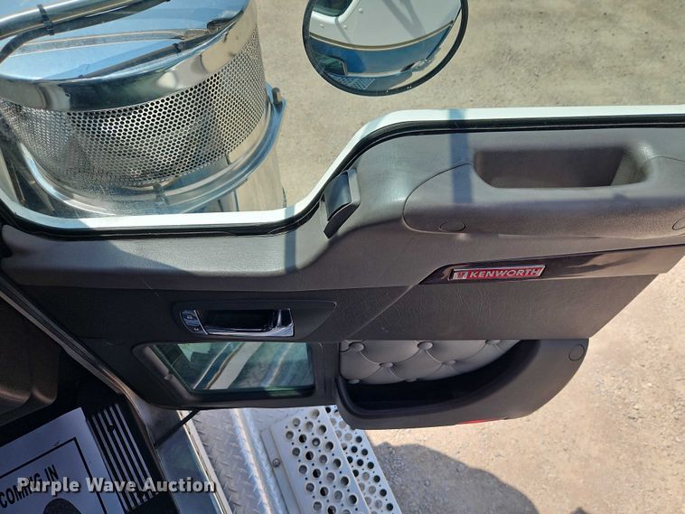 image for item EB8217 2018 Kenworth W9 Series semi truck