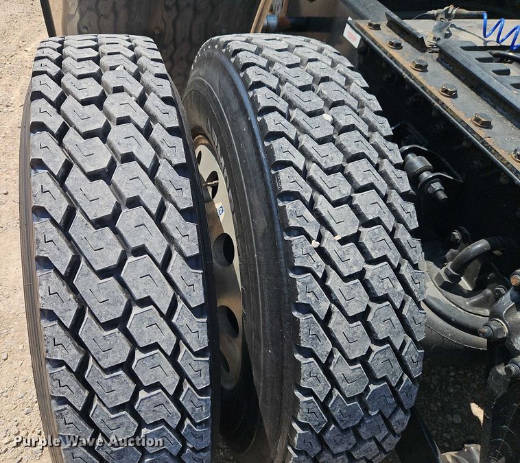 image for item EB8217 2018 Kenworth W9 Series semi truck