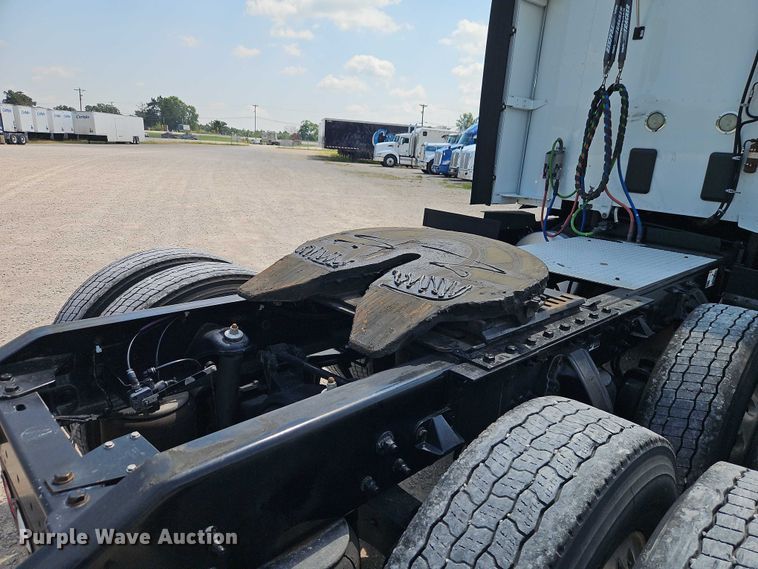 image for item EB8218 2017 Kenworth T680 semi truck