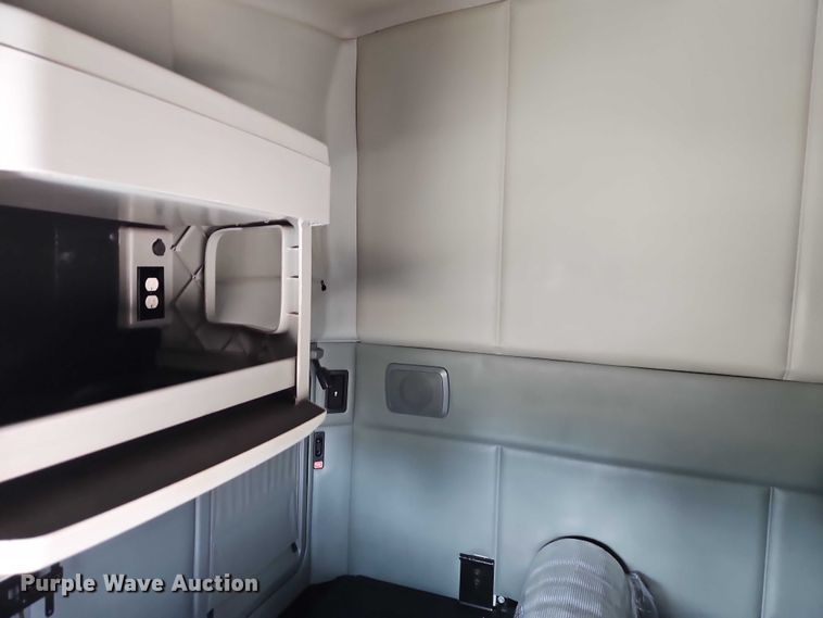 image for item EB8218 2017 Kenworth T680 semi truck