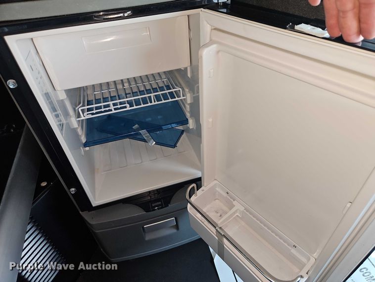 image for item EB8218 2017 Kenworth T680 semi truck