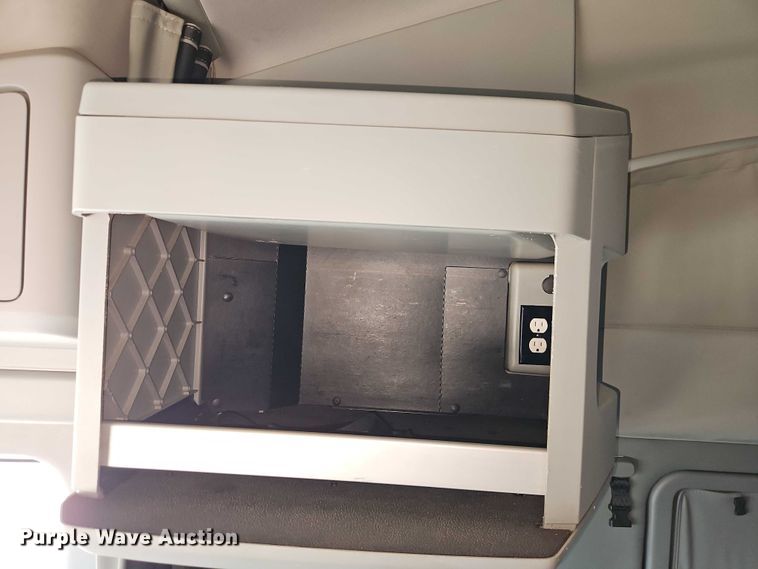 image for item EB8218 2017 Kenworth T680 semi truck