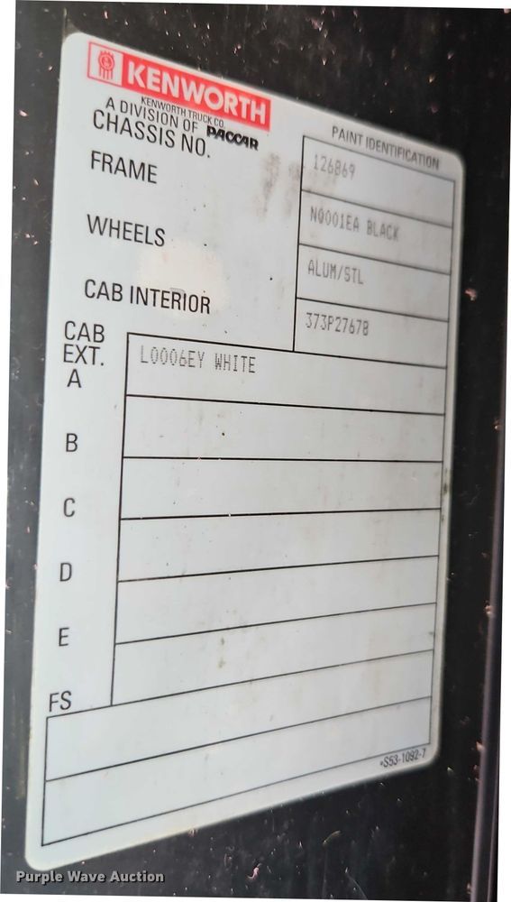 image for item EB8218 2017 Kenworth T680 semi truck