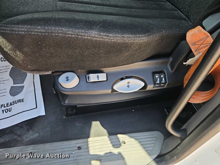 image for item EB8219 2019 Peterbilt 579 semi truck