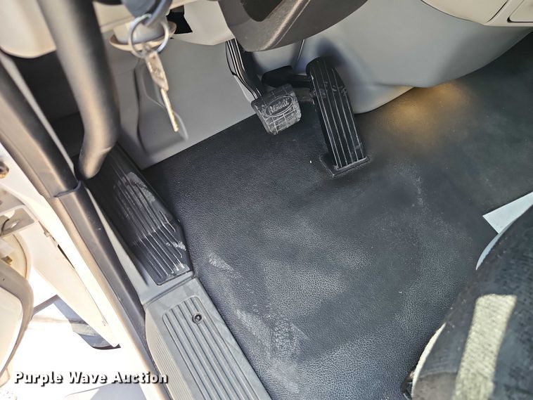 image for item EB8219 2019 Peterbilt 579 semi truck