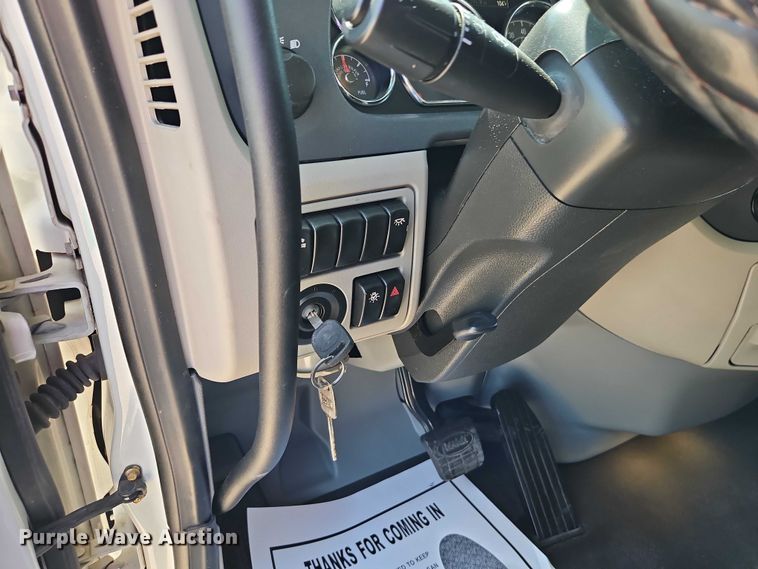 image for item EB8219 2019 Peterbilt 579 semi truck