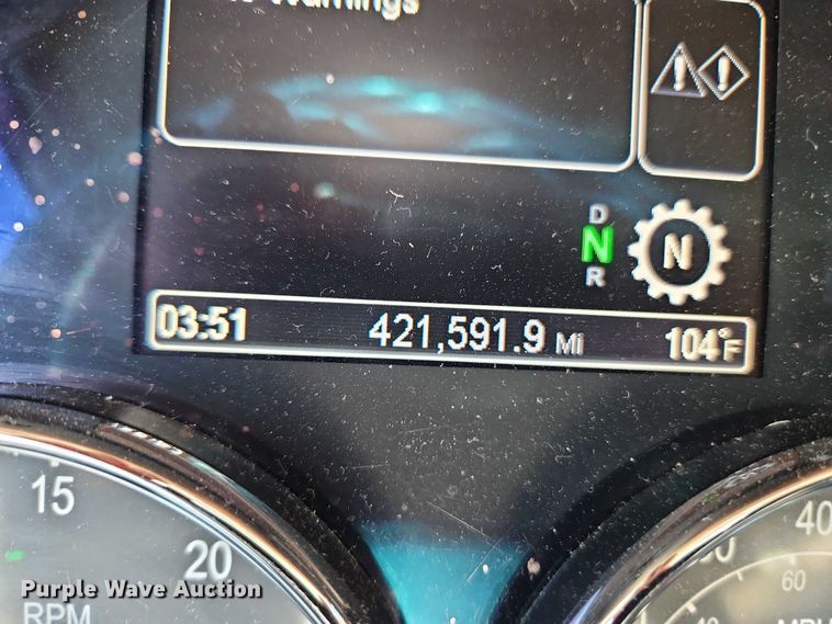 image for item EB8219 2019 Peterbilt 579 semi truck