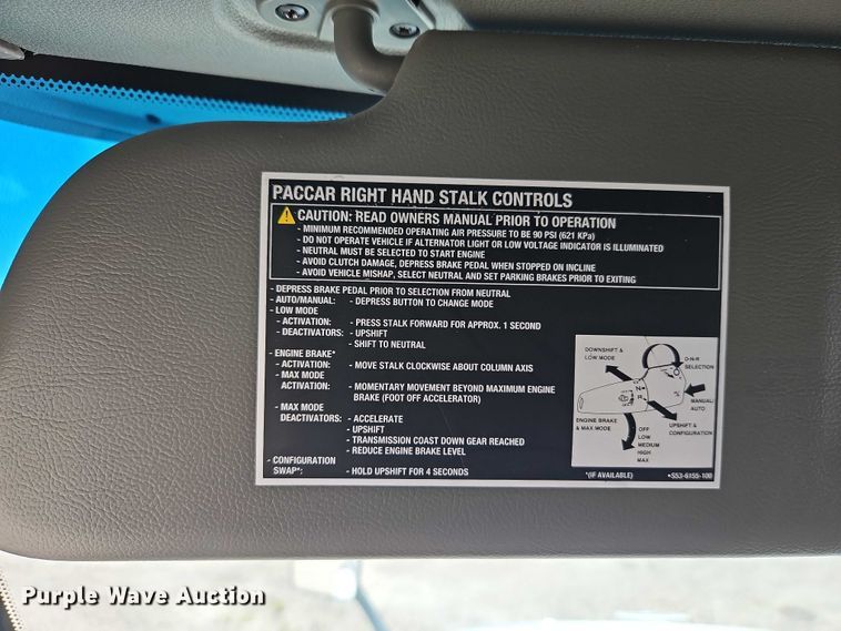 image for item EB8219 2019 Peterbilt 579 semi truck