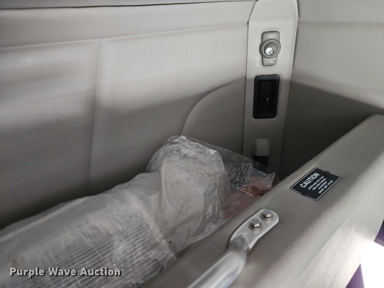 image for item EB8219 2019 Peterbilt 579 semi truck