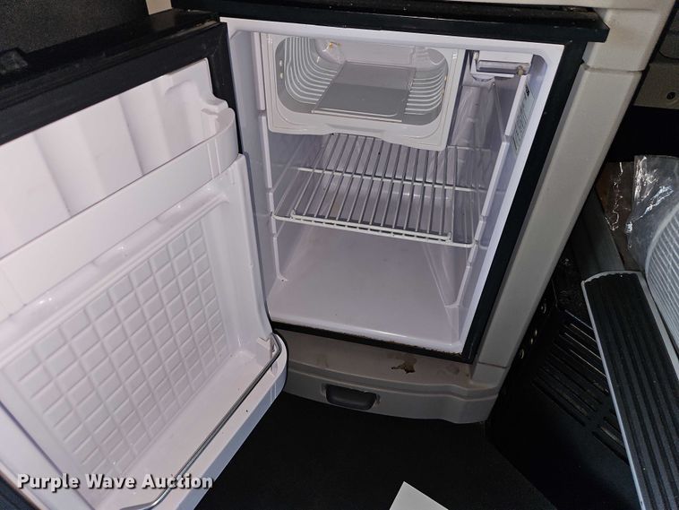 image for item EB8219 2019 Peterbilt 579 semi truck