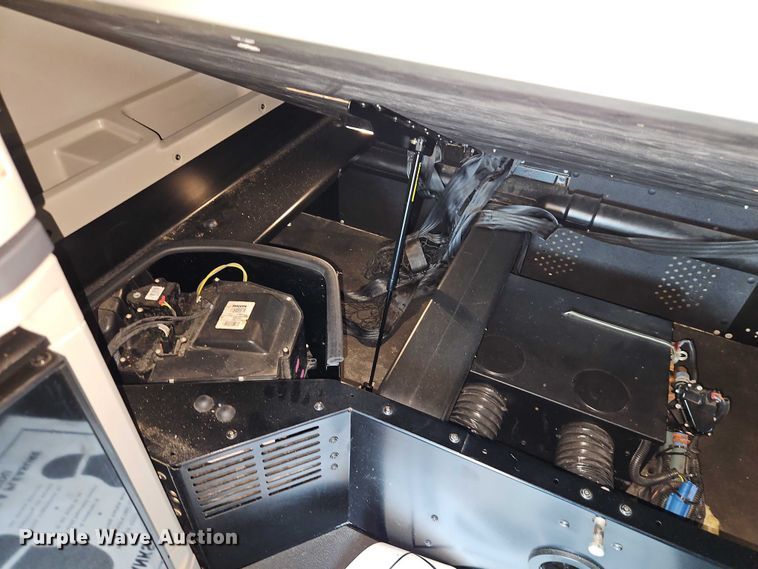 image for item EB8219 2019 Peterbilt 579 semi truck