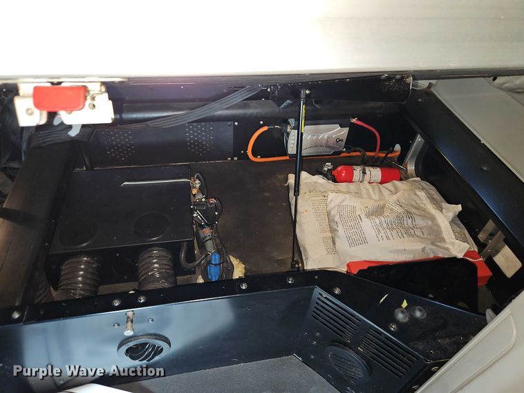 image for item EB8219 2019 Peterbilt 579 semi truck