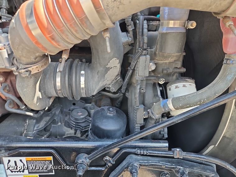 image for item EB8219 2019 Peterbilt 579 semi truck