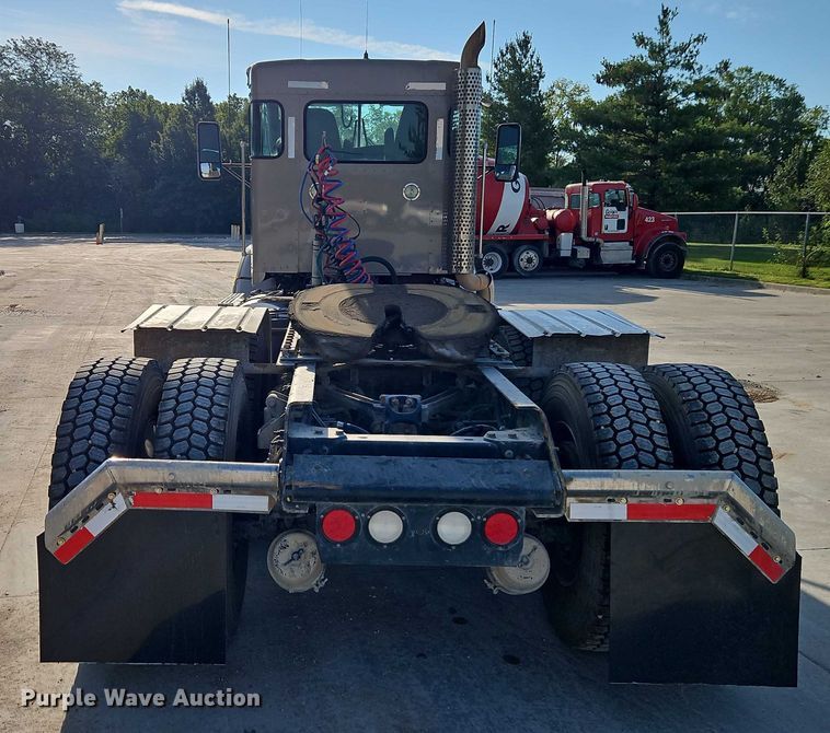 image for item EB8220 2013 Kenworth T660 semi truck