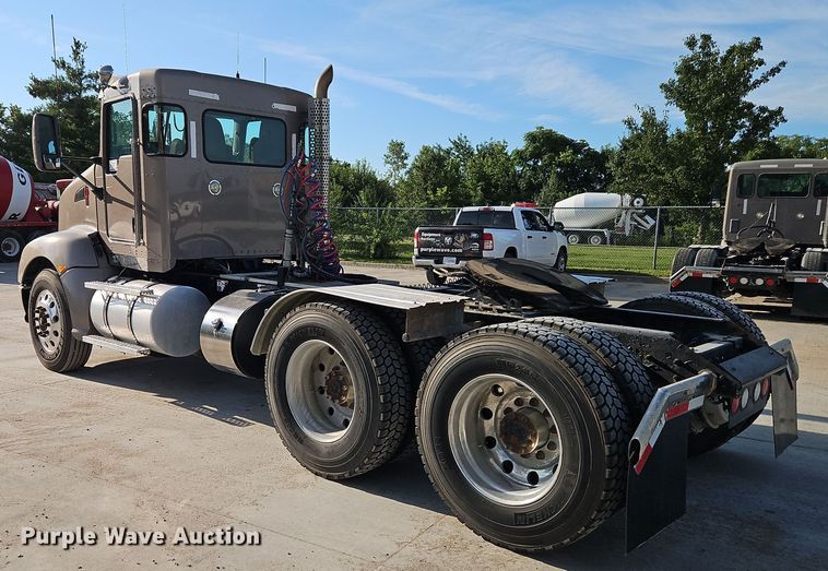 image for item EB8220 2013 Kenworth T660 semi truck