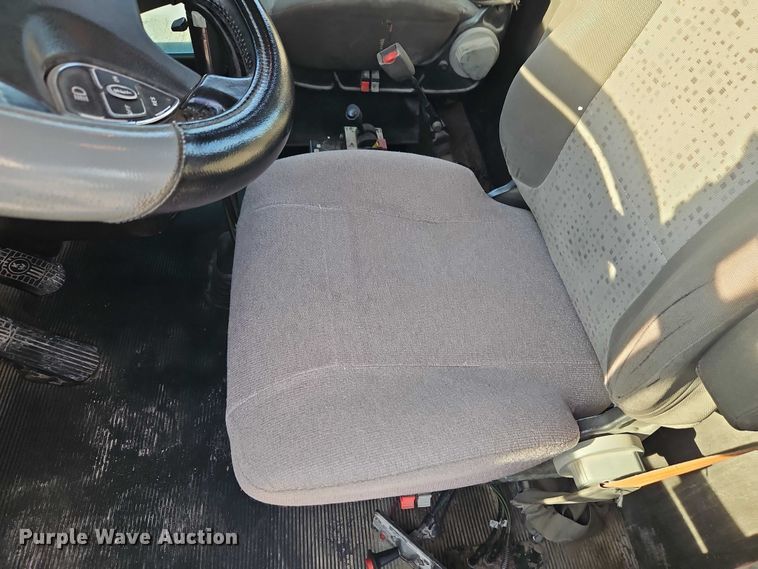 image for item EB8220 2013 Kenworth T660 semi truck