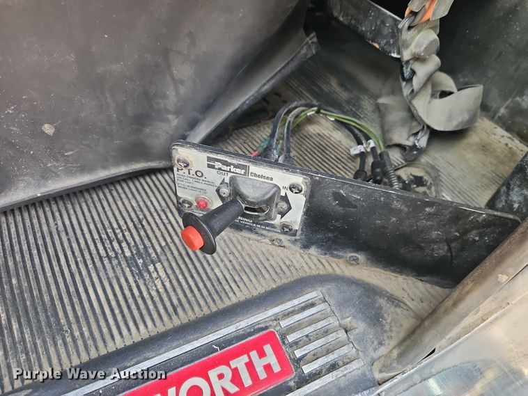 image for item EB8220 2013 Kenworth T660 semi truck