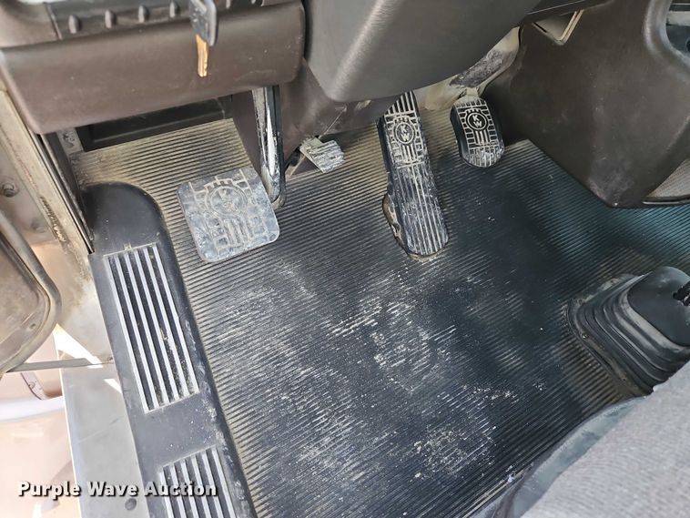 image for item EB8220 2013 Kenworth T660 semi truck