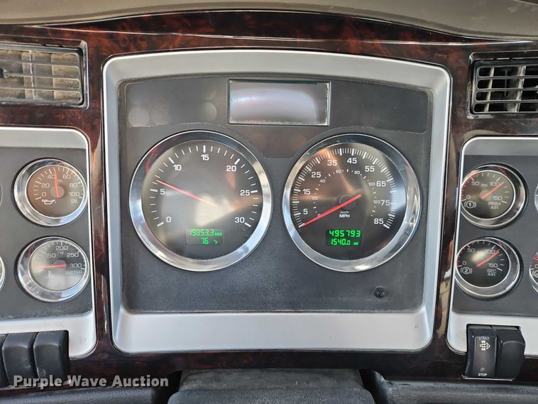 image for item EB8220 2013 Kenworth T660 semi truck