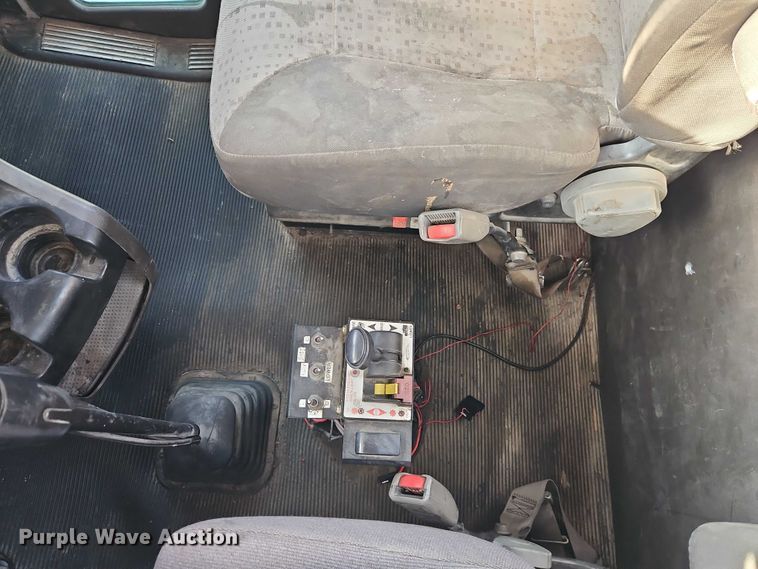 image for item EB8220 2013 Kenworth T660 semi truck