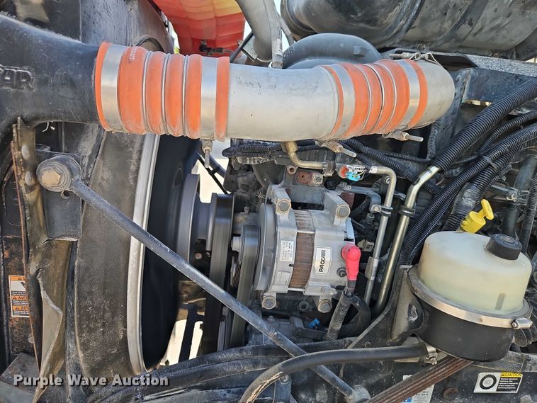 image for item EB8220 2013 Kenworth T660 semi truck