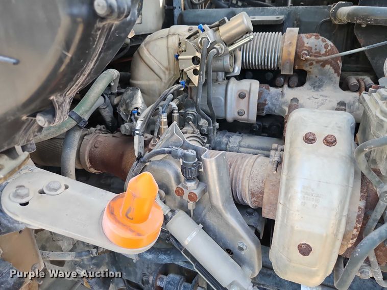 image for item EB8220 2013 Kenworth T660 semi truck