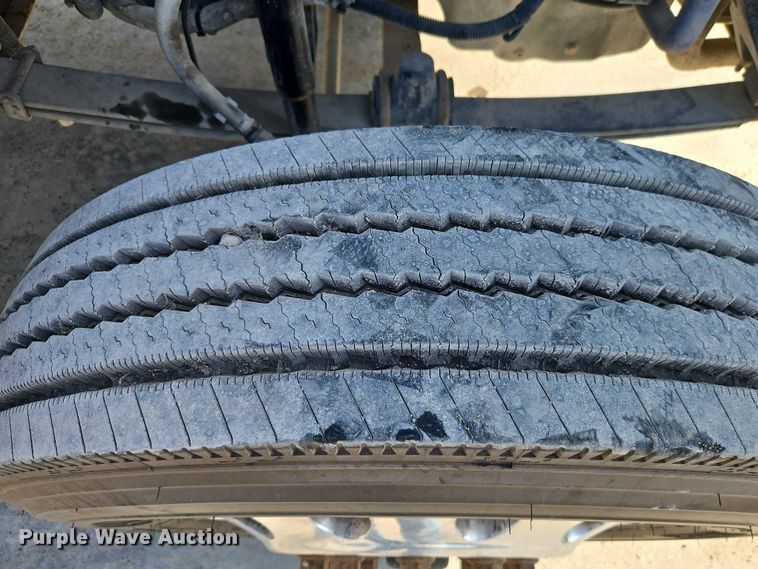 image for item EB8220 2013 Kenworth T660 semi truck