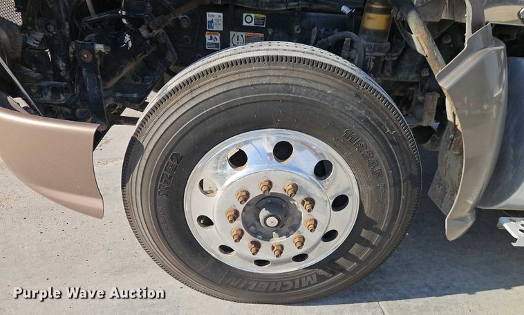 image for item EB8220 2013 Kenworth T660 semi truck