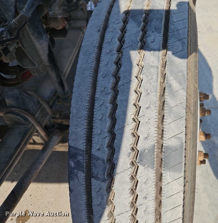 image for item EB8220 2013 Kenworth T660 semi truck