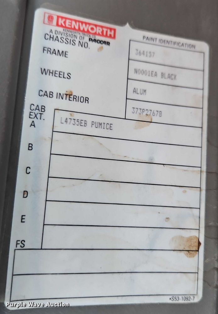 image for item EB8220 2013 Kenworth T660 semi truck