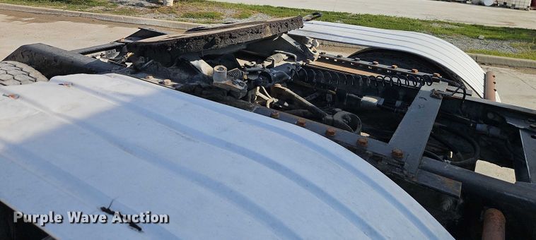 image for item EB8221 2013 Kenworth T660 semi truck