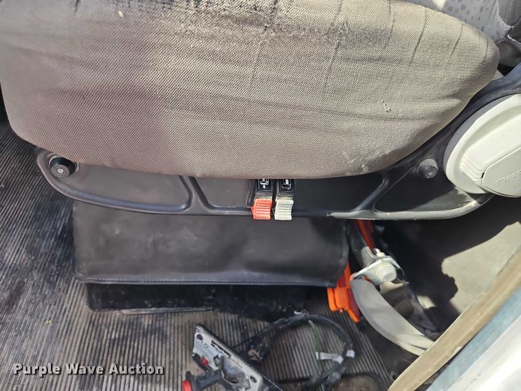 image for item EB8221 2013 Kenworth T660 semi truck