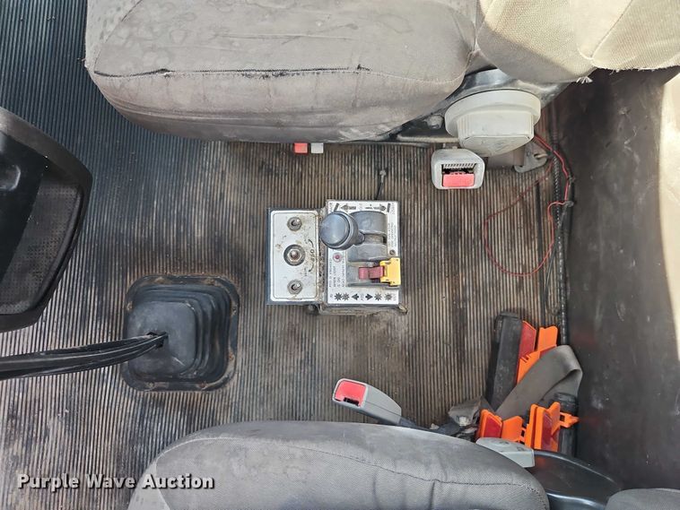 image for item EB8221 2013 Kenworth T660 semi truck