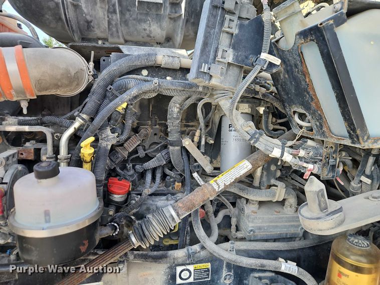 image for item EB8221 2013 Kenworth T660 semi truck