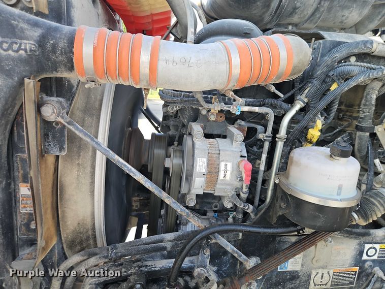 image for item EB8221 2013 Kenworth T660 semi truck